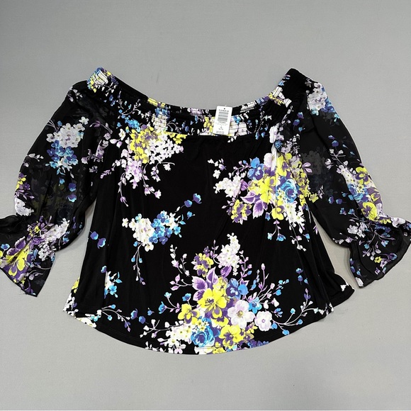 NWT!! TORRID floral off shoulder blouse, 1X. - Picture 7 of 9